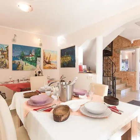 Beautiful Unique Luxury Emily Villa